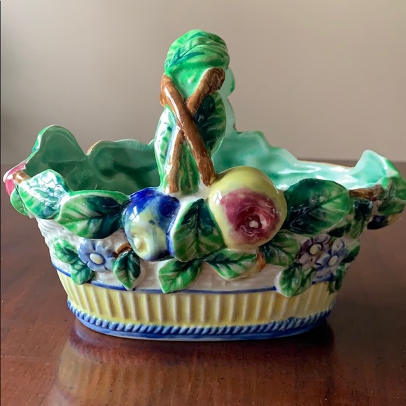 Majolica-style made in Japan ceramic fruit basket - Picture 1 of 5